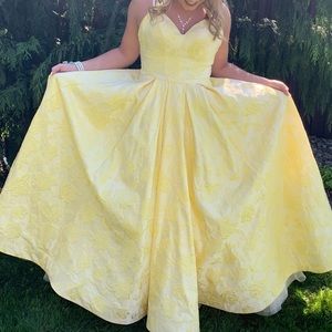 Sherri Hill yellow prom dress